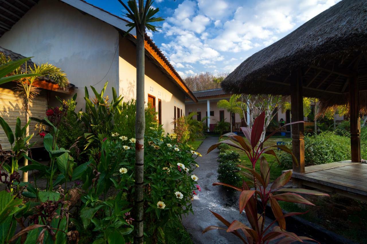 Surf Camp 79 Hotel Kuta  Exterior foto